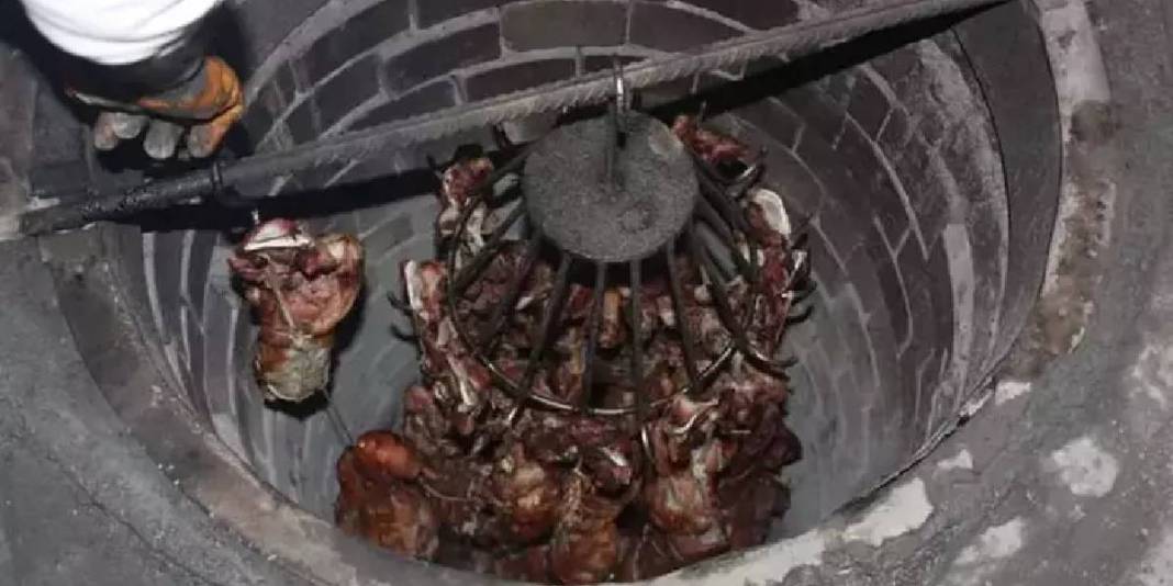 3 metrelik tandırlarda pişiyor: Tescilli büryan iftarın vazgeçilmezi oluyor 1